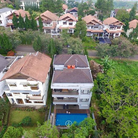 Hikari Hill View Villa 7 Bedrooms With A Private Swimming Pool And Billiard 반둥 외부 사진