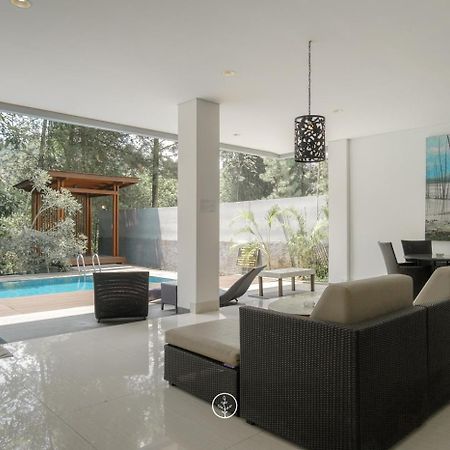 Hikari Hill View Villa 7 Bedrooms With A Private Swimming Pool And Billiard 반둥 외부 사진
