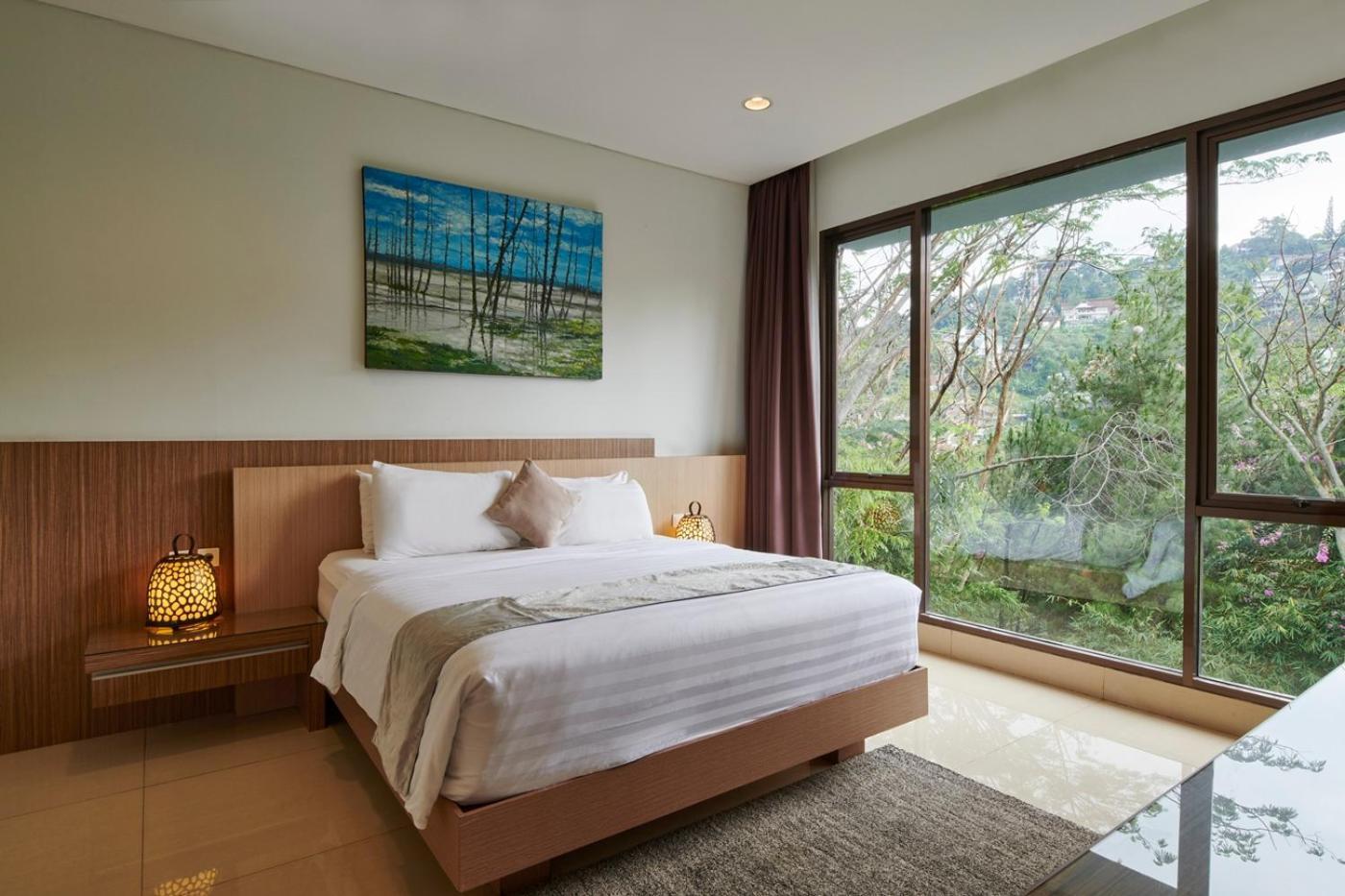 Hikari Hill View Villa 7 Bedrooms With A Private Swimming Pool And Billiard 반둥 외부 사진