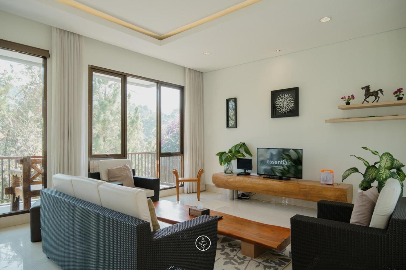 Hikari Hill View Villa 7 Bedrooms With A Private Swimming Pool And Billiard 반둥 외부 사진
