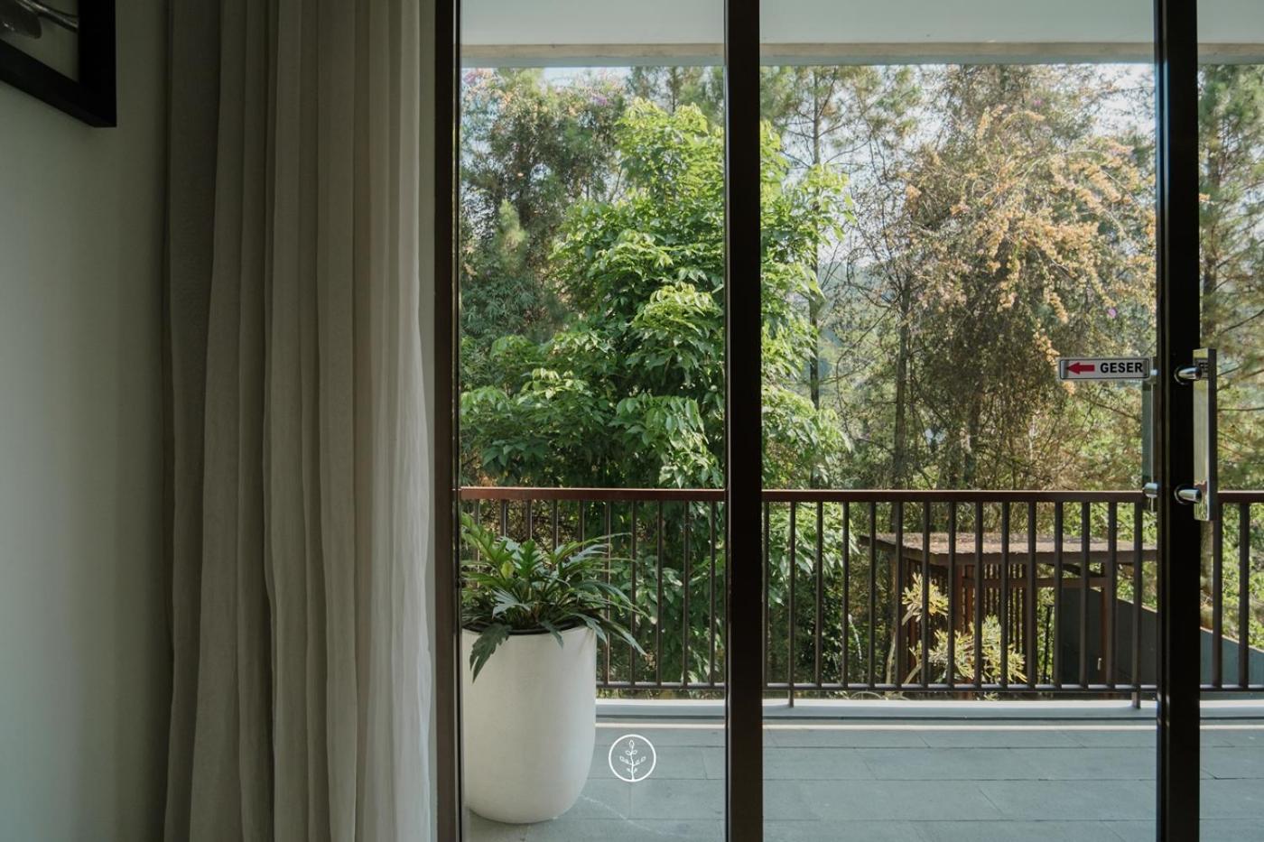 Hikari Hill View Villa 7 Bedrooms With A Private Swimming Pool And Billiard 반둥 외부 사진