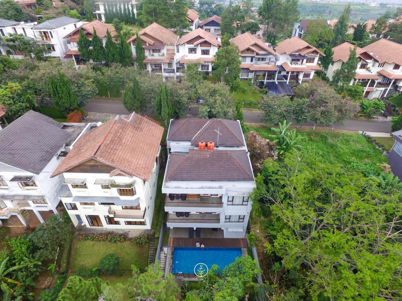 Hikari Hill View Villa 7 Bedrooms With A Private Swimming Pool And Billiard 반둥 외부 사진