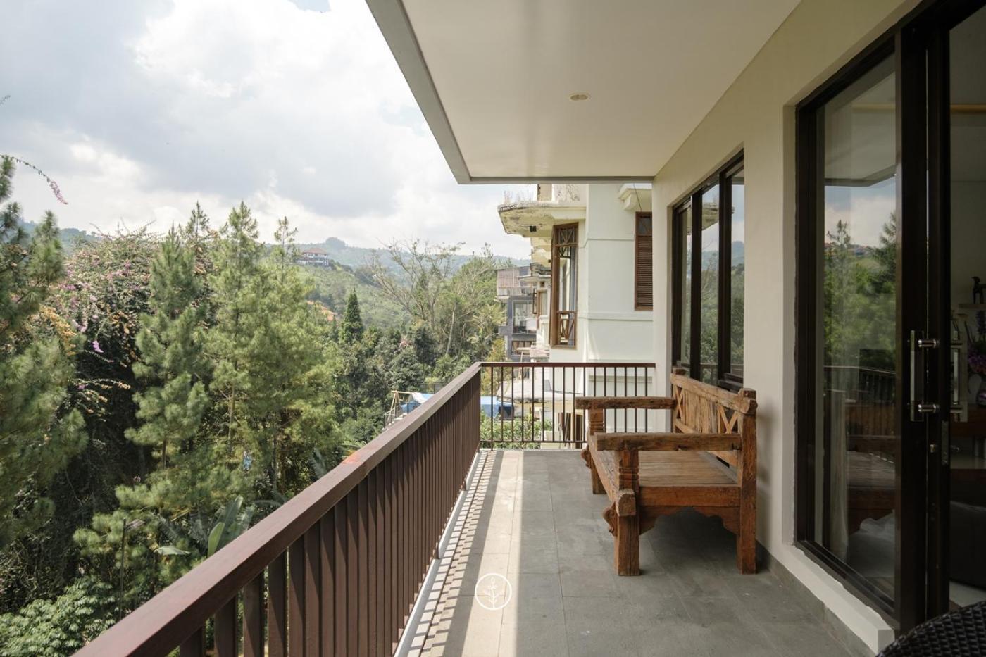Hikari Hill View Villa 7 Bedrooms With A Private Swimming Pool And Billiard 반둥 외부 사진