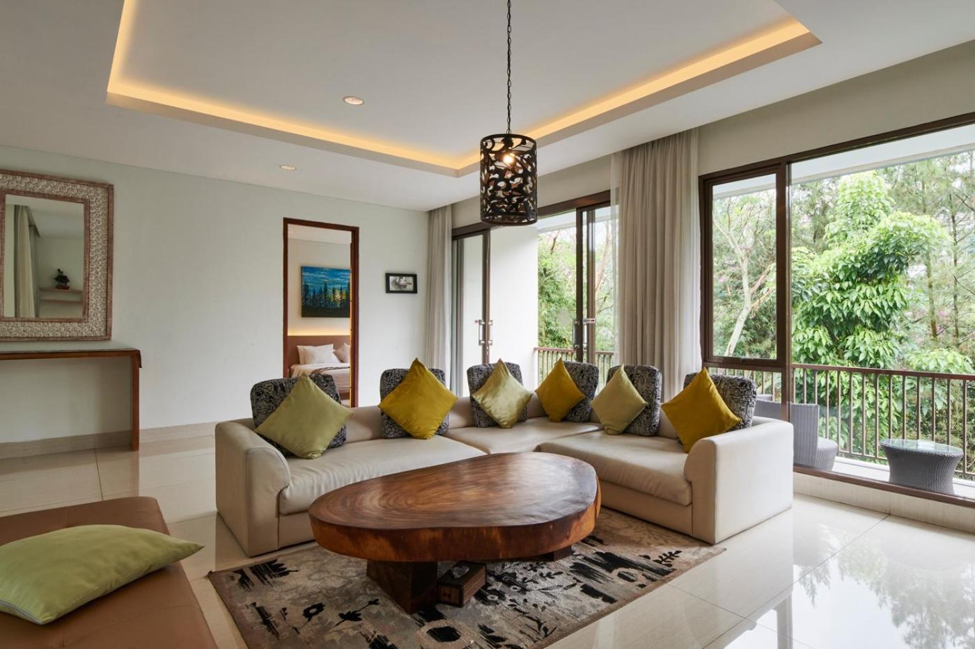 Hikari Hill View Villa 7 Bedrooms With A Private Swimming Pool And Billiard 반둥 외부 사진