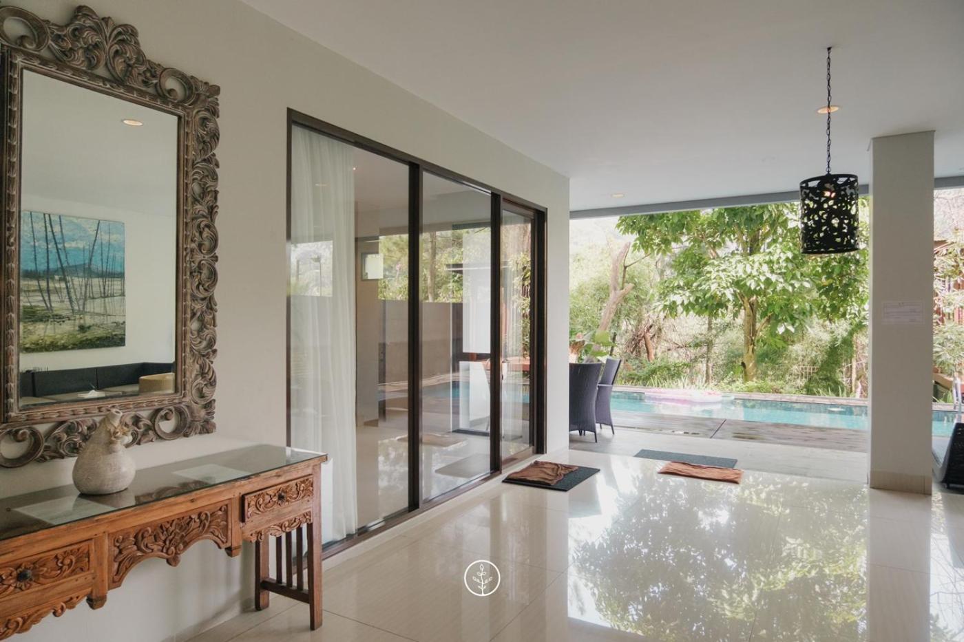 Hikari Hill View Villa 7 Bedrooms With A Private Swimming Pool And Billiard 반둥 외부 사진